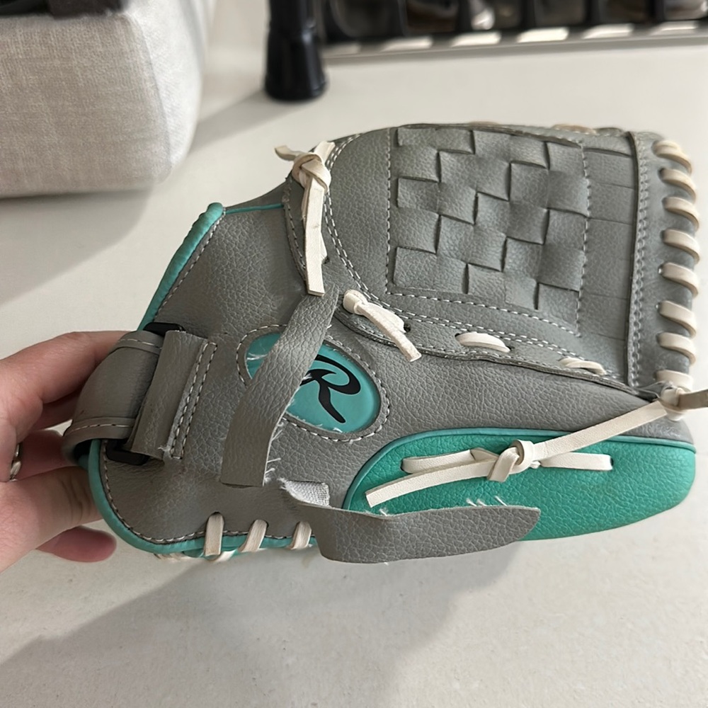 Rawlings 11 inch. Left hand